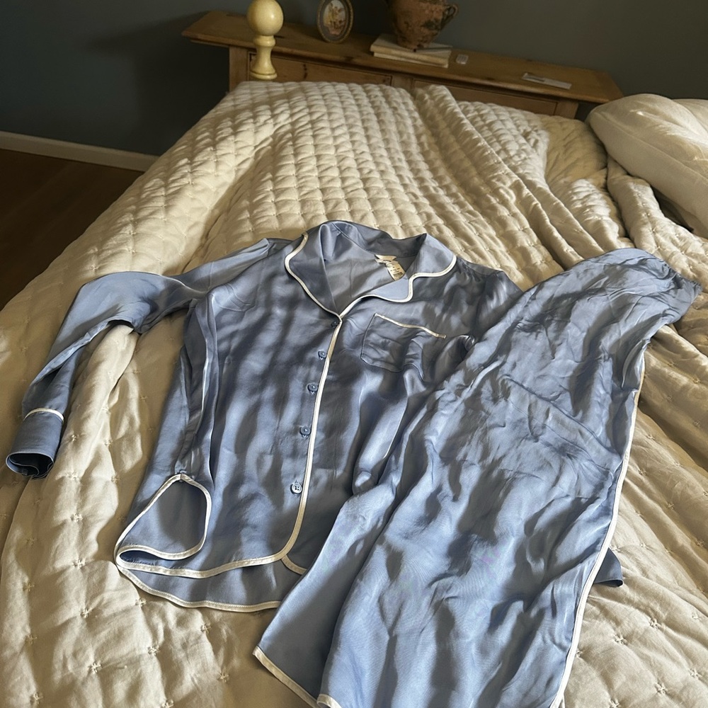 SET  -Aerie Satin Piping button down with trouser  pajama set sm/xs